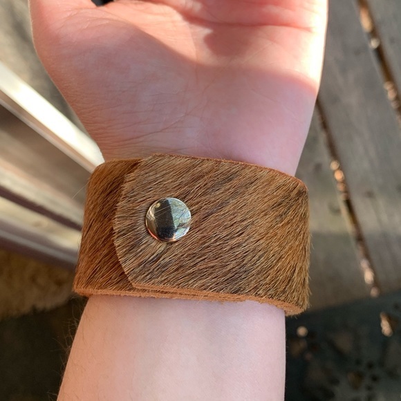 HANDMADE LEATHER AND TURQUOISE FUR COWHIDE FUR CUFF - Picture 7 of 8